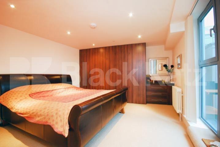 			LET , 2 Bedroom, 1 bath, 1 reception Penthouse			 Grosvenor Terrace, Camberwell